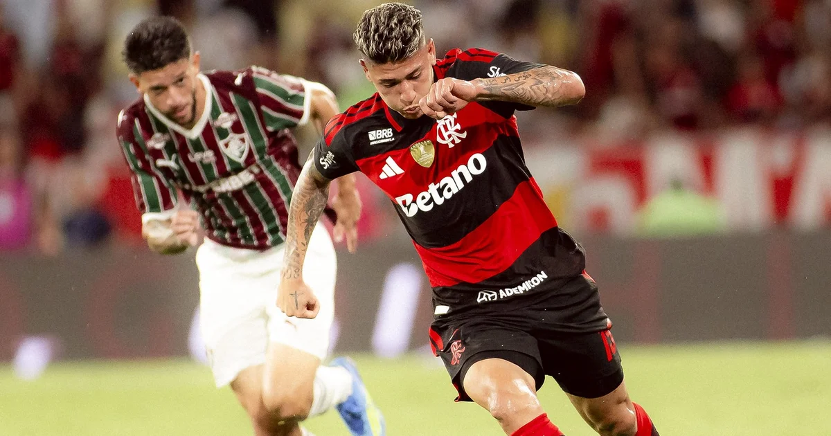 Carrascal expulso: cartão vermelho no Maracanã, torcida do Flamengo apreensiva antes do jogo do Brasileirão