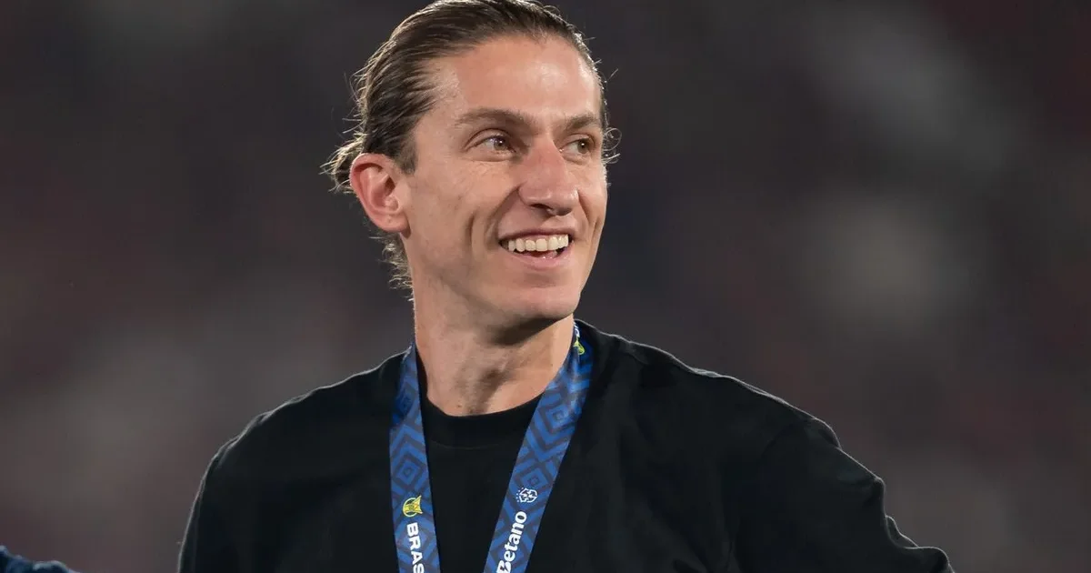 Ilustração editorial: estádio vazio e túnel simbolizam Cruzeiro demite Tite e busca Filipe Luís; clima tenso e expectativa por novo técnico