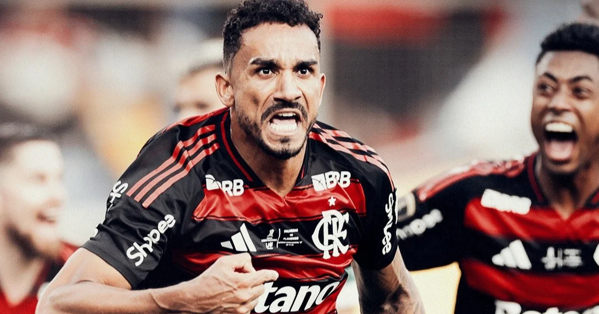 Zagueiro anônimo decide final da Libertadores em Lima: gol e defesa decisiva, superando lesões, estádio lotado e torcida em festa.