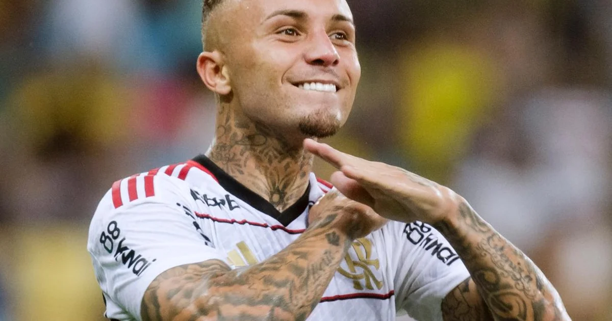 Ilustração editorial: Everton Cebolinha (sem rosto identificável) comemorando à noite no Estádio Ciudad de Lanús; lembrança da Libertadores e clima de Recopa.