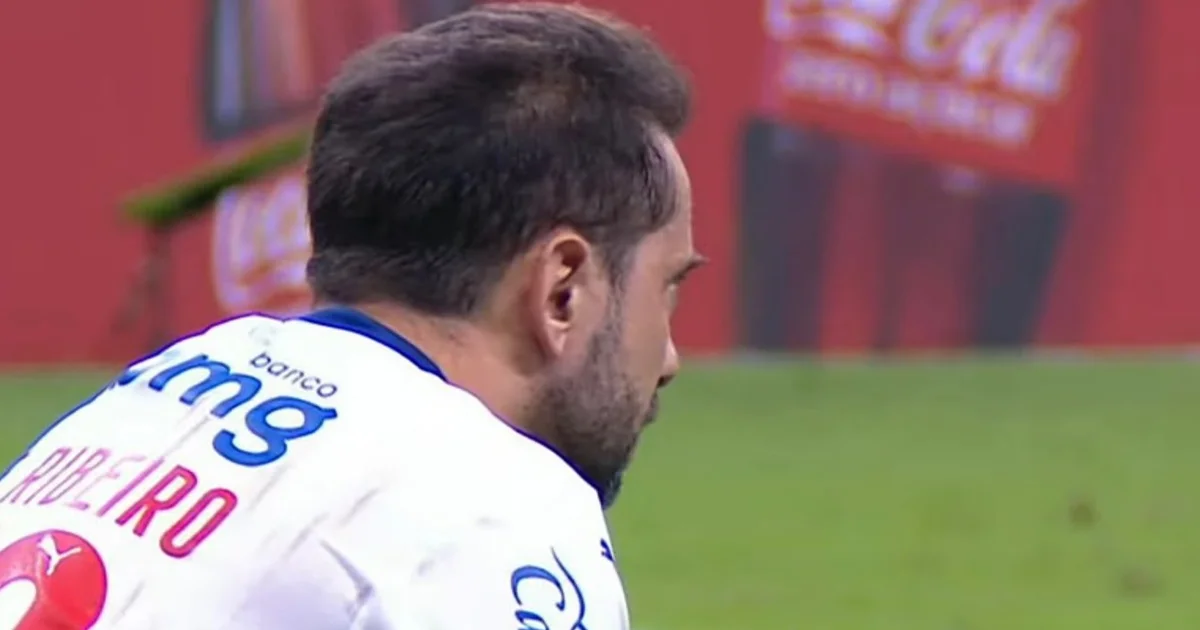 Cobrança de pênalti perdida: goleiro defende, capitão de camisa 10 e torcida do Bahia lamentam eliminação na Libertadores