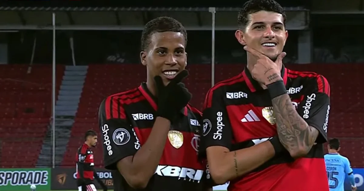Ilustração editorial: Flamengo Sub-20 comemora gol 4x1 em Quito contra equipe azul; estádio lotado, cartão vermelho e clima de Libertadores.