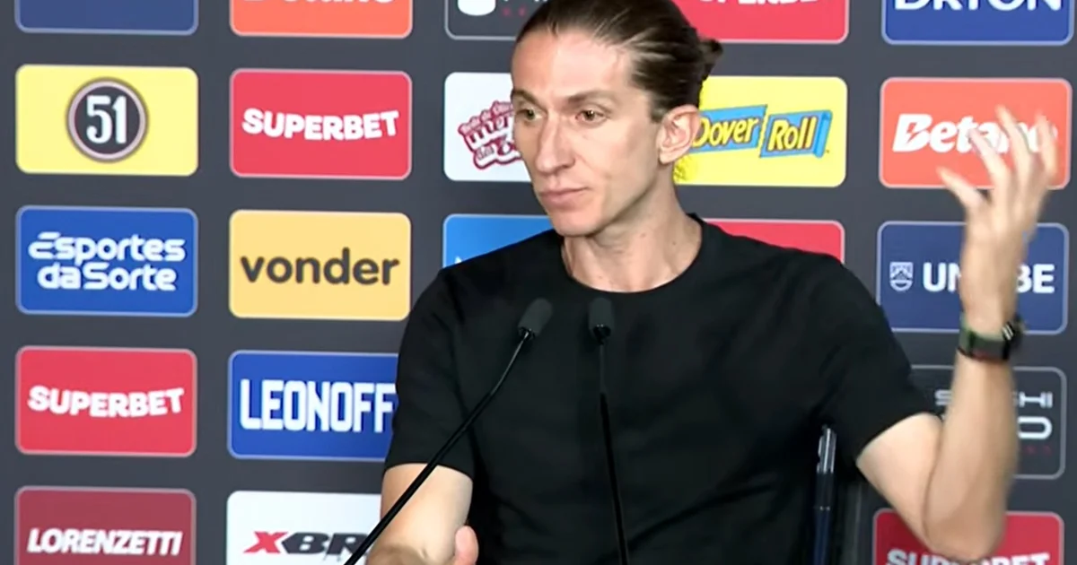 Ilustração editorial do Maracanã à noite: jogadores do Flamengo em vermelho e preto cabisbaixos, placar 0–1, treinador em silhueta.