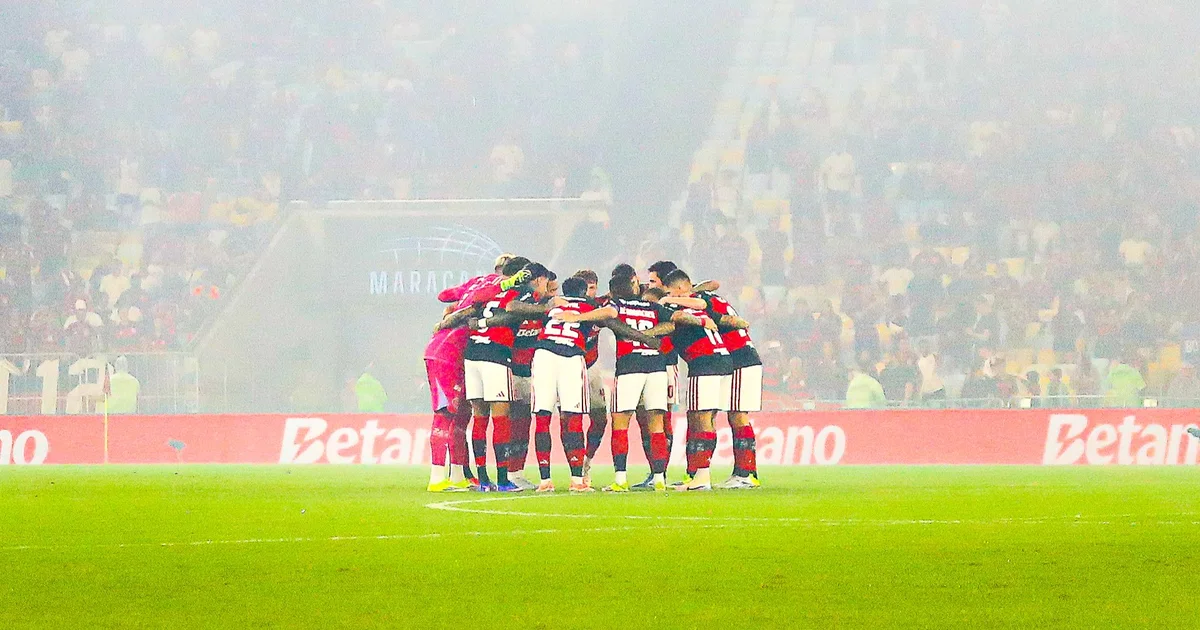 Ilustração editorial de estádio lotado com torcida do Flamengo, calendário sobre o gramado indicando agenda das rodadas 11ª a 17ª do Brasileirão.