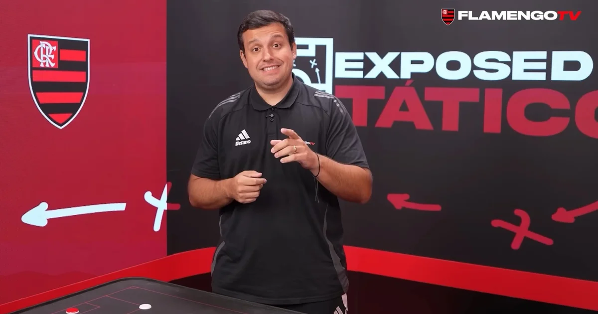 Ilustração editorial de estádio noturno com análise tática: silhuetas, setas e heatmap mostrando fragilidades do Lanús antes da Recopa