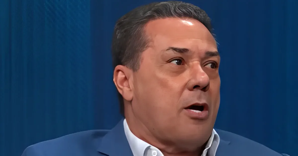 Ilustração editorial do Maracanã lotado, time de vermelho pressiona nos minutos finais da Recopa Sul-Americana, torcida e placar tenso