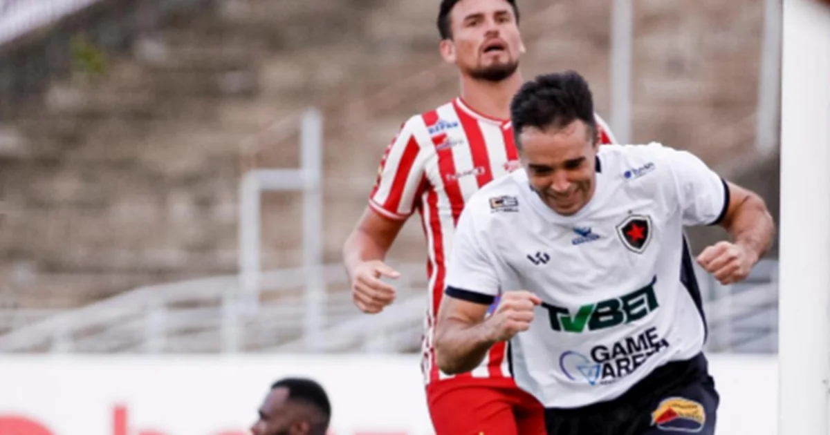 Ilustração editorial: lateral-direito veterano chega à Ilha do Governador, estádio lotado, torcida e troféu sutil ao fundo.