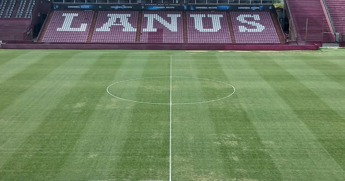 Força‑tarefa da Conmebol recupera gramado com trabalhadores e máquinas no Estádio Ciudad de Lanús antes da Recopa