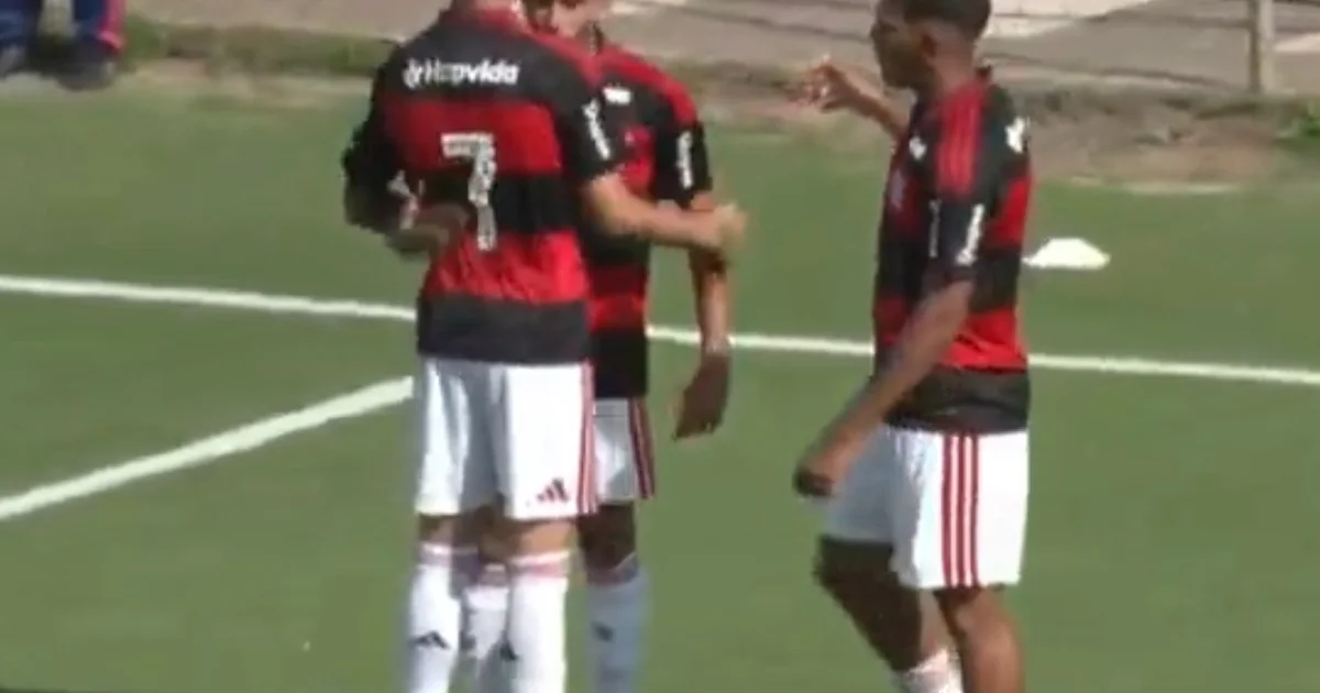 Ilustração editorial: jogo Sub-20 em Atibaia, time rubro-negro comemora vitória por 6 a 4; atacante celebra, torcida vibra.