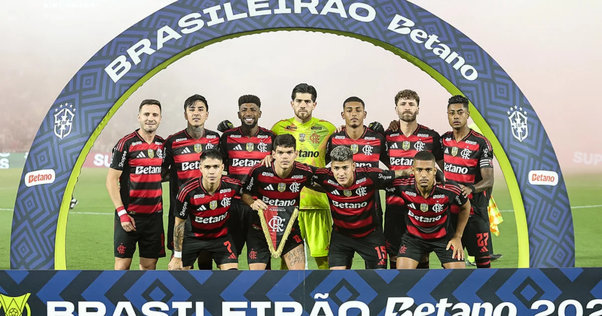 Ilustração editorial no Maracanã: caos médico, jogadores lesionados atendidos por equipe médica antes do clássico, preocupação e tensão.