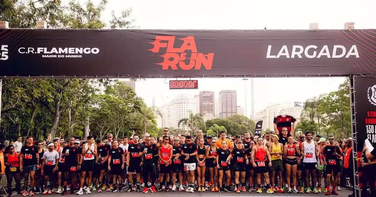 Ilustração da corrida no Aterro: 6.500 corredores em trajes rubro-negros, confete dourado e Pão de Açúcar ao fundo celebrando o tetra.