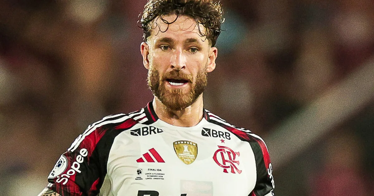 Ilustração editorial: goleiro e defesa do Flamengo em silhuetas após sofrer gol, estádio com torcida, atmosfera tensa e cores rubro-negras.