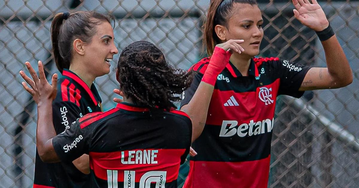 Ilustração editorial: cobrança de falta golaço no Engenhão, Flamengo empata 2x2 com Botafogo, torcida vibrante