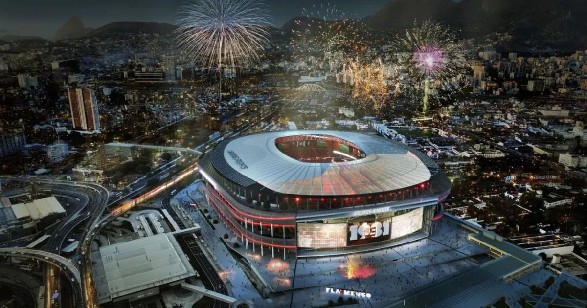 Ilustração editorial de estádio com portões fechados, martelo de juiz e plantas rasgadas, representando risco judicial e incerteza do leilão.