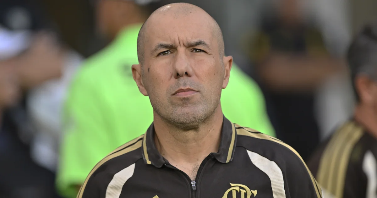 Ilustração editorial: Flamengo inicia defesa da Libertadores no Estádio Inca Garcilaso, alta altitude, torcida e atmosfera tensa.