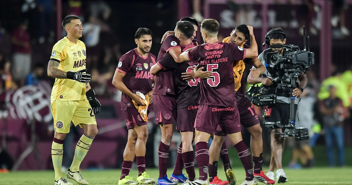 Maracanã lotado à noite, torcida do Flamengo em vermelho e preto, clima tenso e esperança de virada na Recopa contra Lanús
