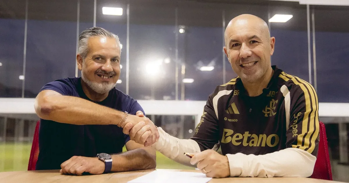 Ilustração editorial: jogador de perfil em estádio vazio com documentos de contrato; clima de incerteza e negociação do Flamengo em espera.