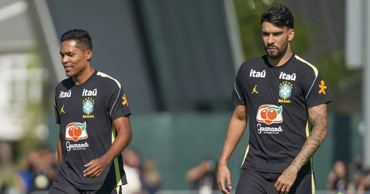 Estádio em tons rubro-negros com nove jogadores em silhueta, destacando Flamengo e seus nove convocados para a Copa 2026.
