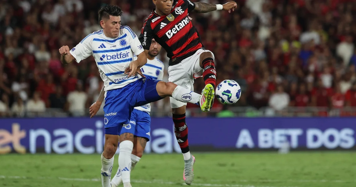 Ilustração editorial do Maracanã lotado para Flamengo x Cruzeiro, torcida em vermelho/preto e azul/branco e disputa pela bola ao vivo