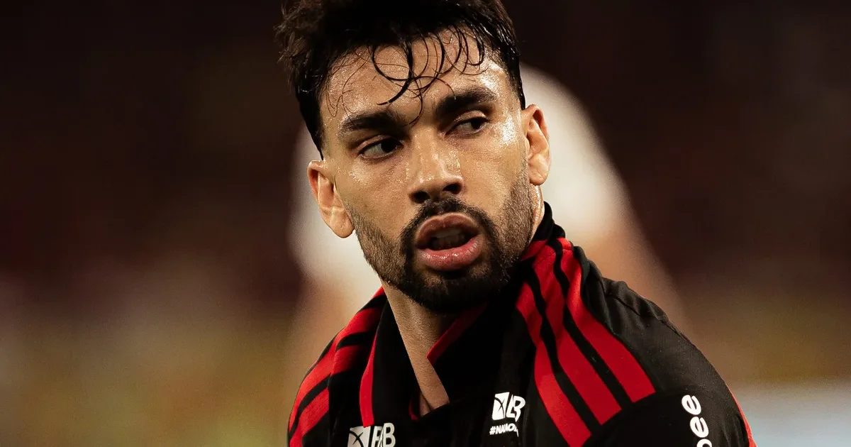 Ilustração do Maracanã com Paquetá alvo de vaias: jogador cabisbaixo, torcida em vermelho e preto, placar 0-3