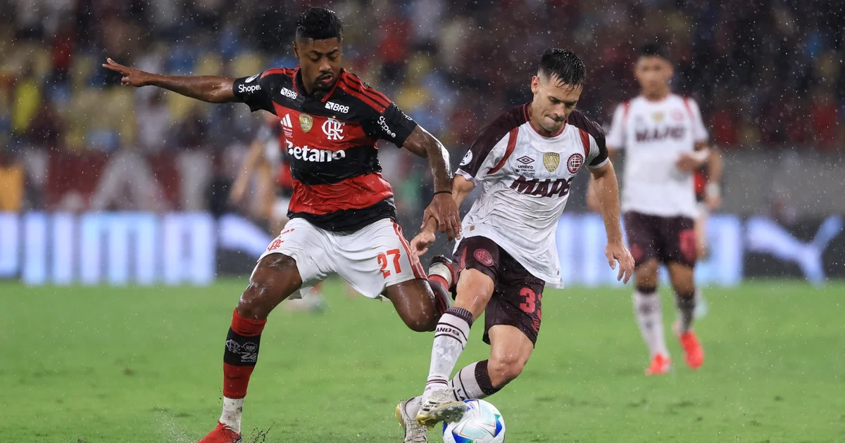 Ilustração editorial do Maracanã na Recopa: Flamengo vice após derrota por 3 a 2, torcida, jogadores silhuetados e placar.