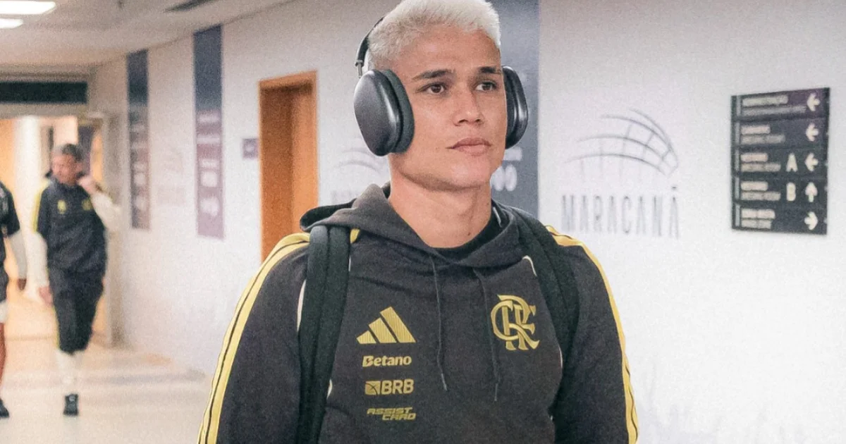 Ilustração editorial do Maracanã: time em vermelho e preto busca virada na Recopa, torcida em êxtase e atmosfera de 'espírito de guerra'.