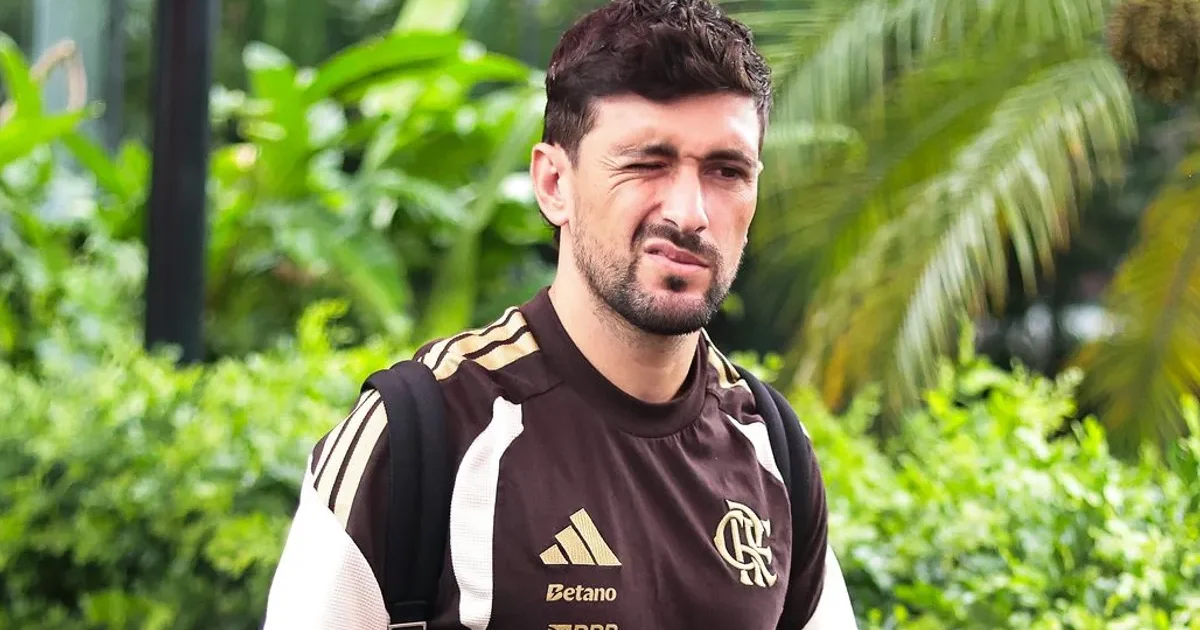 Ilustração editorial do Maracanã com Flamengo em vermelho e preto atacando na final da Recopa, torcida vibrando e placar 1–0.