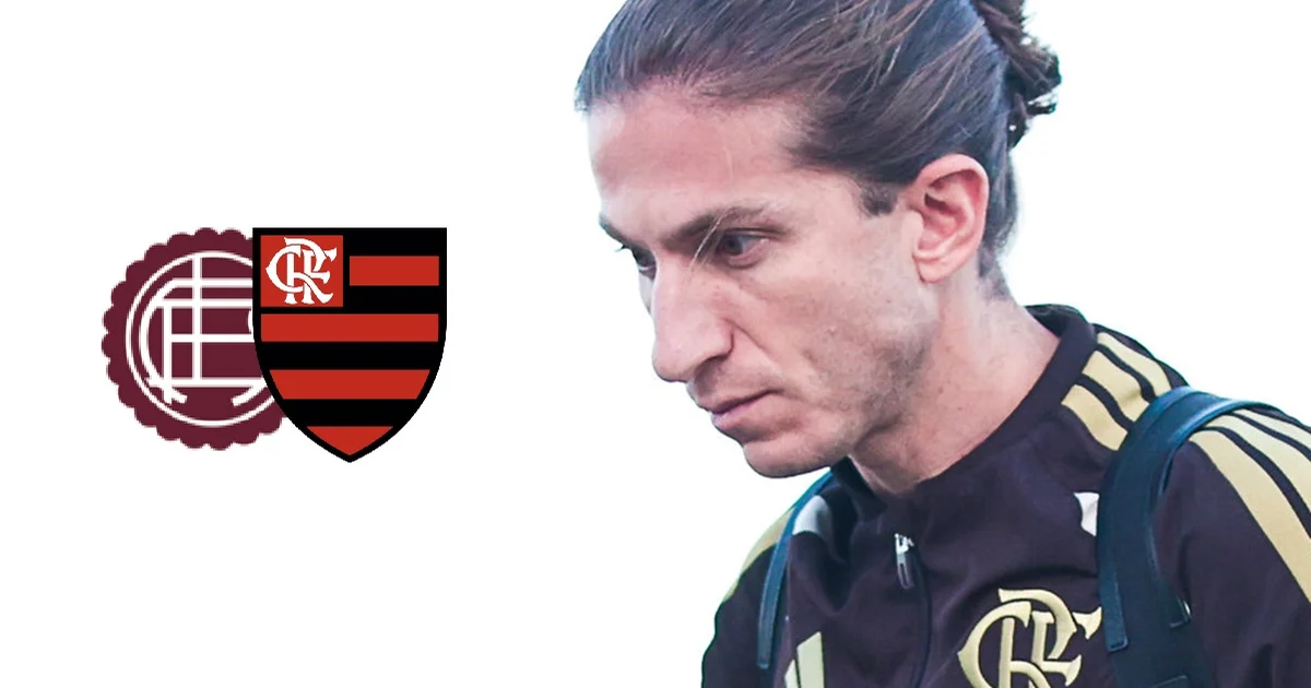 Estádio à noite em Fortaleza, técnico observando escalação, jogadores em aquecimento com camisas vermelho e preto e torcida vibrante.