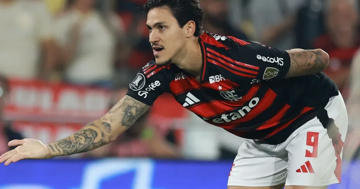 Ilustração editorial do Maracanã à noite: final da Recopa Sul-Americana, Flamengo em vermelho e preto contra adversário em vinho, torcida vibrante.