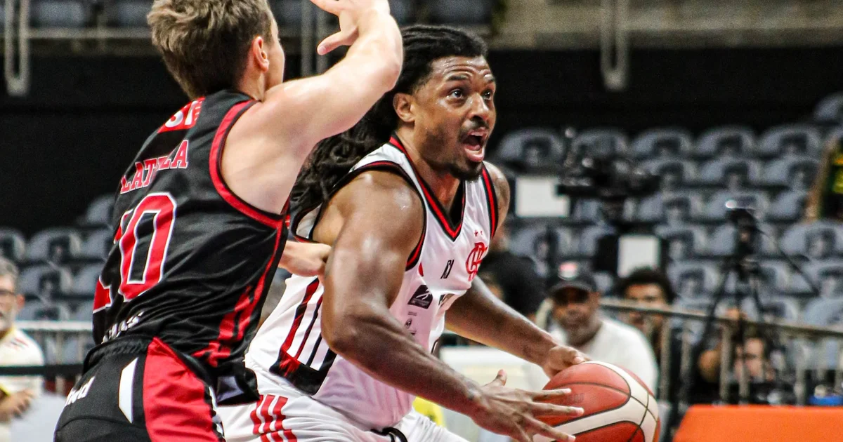 Ilustração editorial: jogo no Maracanãzinho, jogadores de vermelho e preto comemoram vitória apertada (91–89); NBB, Flamengo, vice-liderança.