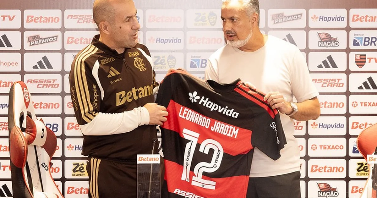 Estádio em festa com confetes vermelho e preto, vestiário tenso e silhuetas sem rosto simbolizando crise interna do Flamengo após título.