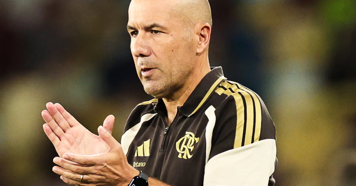 Ilustração editorial do Maracanã com jogadores genéricos, torcida rubro-negra vibrando e placar 2x1 comemorando vitória do Flamengo.