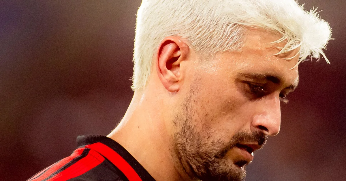 Ilustração editorial do Maracanã com torcida do Flamengo em vermelho e preto celebrando vitória por 4 a 1 na Libertadores.