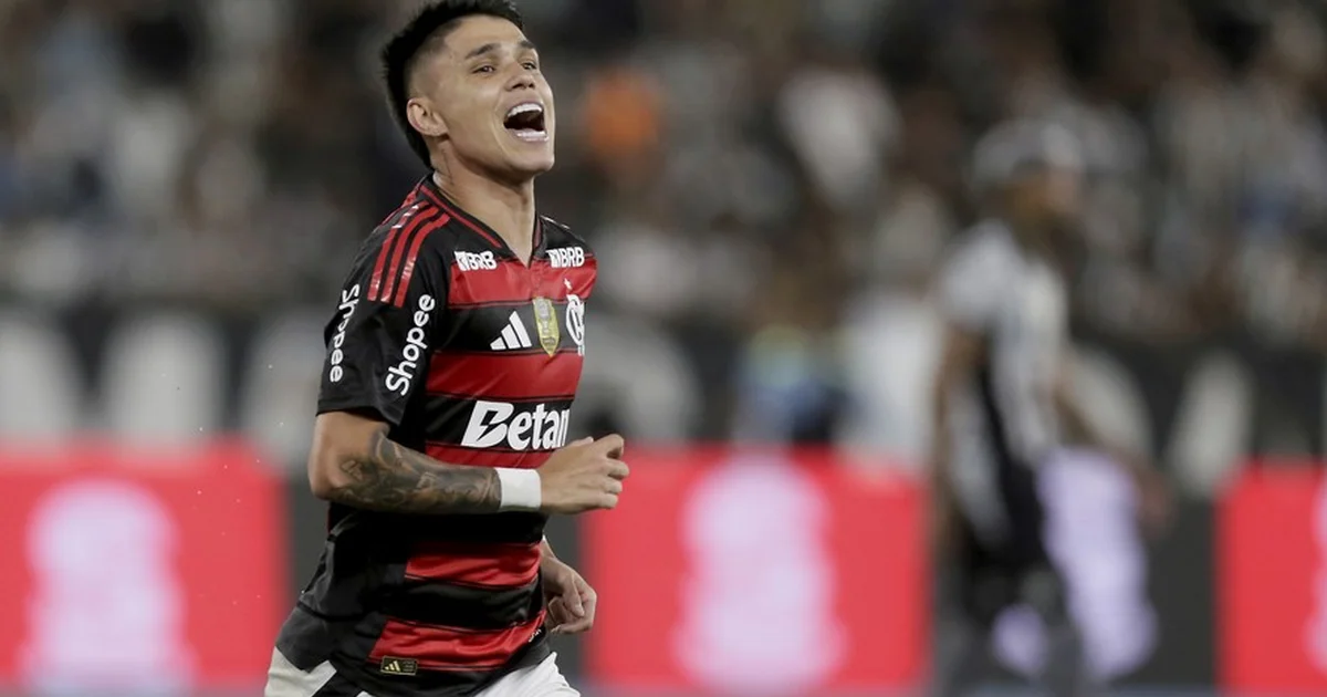 Ilustração editorial de negociação: atacante assinando contrato de três anos com clube do Catar no estádio.