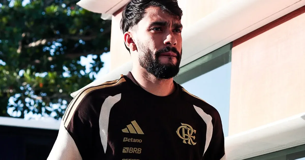 Ilustração editorial: Paquetá em adaptação marca gol decisivo no Campeonato Brasileiro; estádio cheio, torcida e cores vermelho e preto.