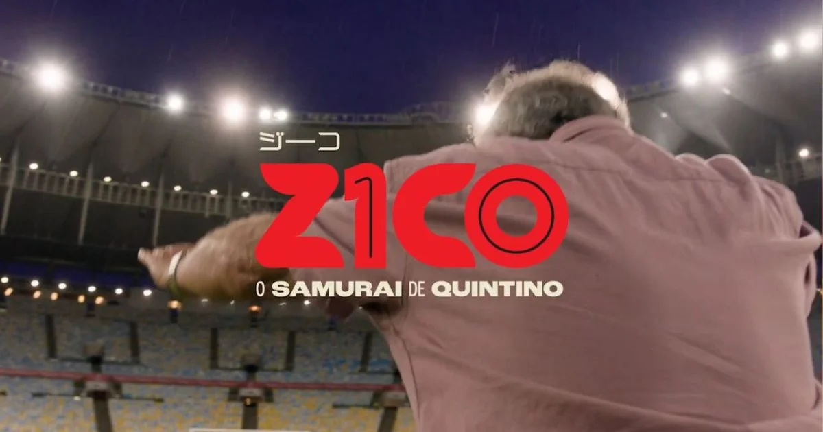 Silhueta de jogador com camisa 10 em estádio ao pôr do sol, colagem de arquivos e pôster anunciando documentário nos cinemas.